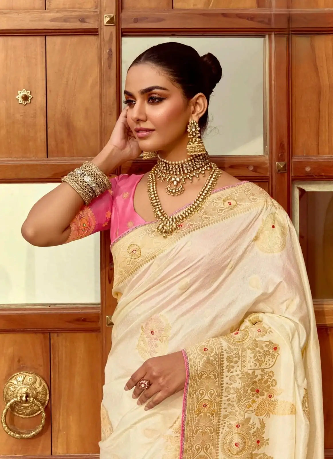 India Silk White Presents A Pure Viscose Saree Featuring A Delicately Hand-Worked Body That Showcases Exquisite Craftsmanship