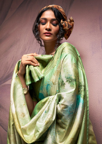 Green Elegant Handloom Silk Saree with Zari Border | Luxury Ethnic Wear for Women